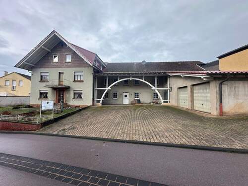 tempImage355BE5.jpg - Investoren-Selbstständige Aufgepasst :Haus inkl.Gewerbefläche mit viel Potential