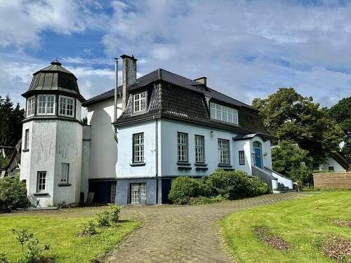 Außenansicht mit Glockenturm - Einfamilienhaus mit 267,00 m&sup2; in Tremsbüttel zum Kaufen