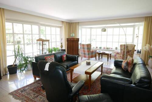 Wohnzimmer mit Erker.JPG - 