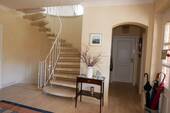 Treppe ins DG sowie Garderobe.JPG - 