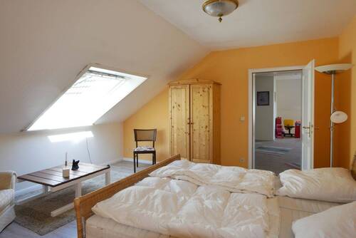 Zimmer im Dachgeschoss, ca. 16 m².JPG - 