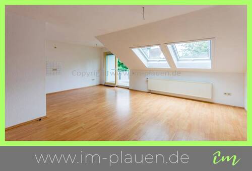 Wohnzimmer - Plauen-Neundorf: 3-Zimmerwohnung mit 2 Balkonen & Stellplatz