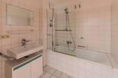 Badezimmer - 3 Zimmer Etagenwohnung zur Miete in Neundorf