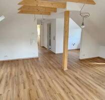 Renovierte, attraktive 2-Zimmer-Wohnung im Dachgeschoss mit Gartenanteil in guter Wohnlage Ambergs
