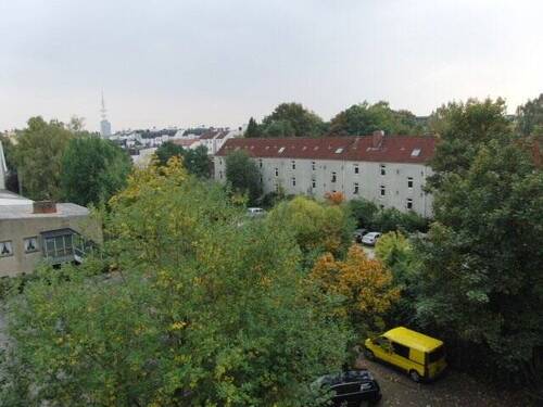 Blick in den Hof - Moderne und helle 3-Zim.-Whg. mit Balkon in ruhiger Hoflage.