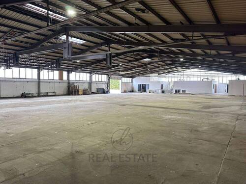 2.jpg - ebenerdige 1.300 m² Lagerfläche mit WC, Büro und Rolltor in Winsen (Luhe)