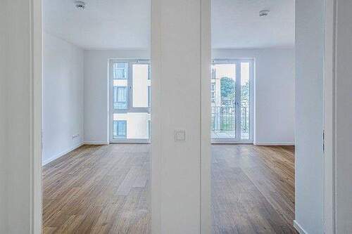 Blick in die Zimmer - 2 Zimmer Etagenwohnung zur Miete in Berlin