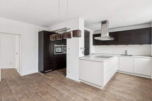 Die Küche bietet ausreichend Platz für einen separaten Essplatz - Etagenwohnung mit 113,50 m&sup2; in Berlin zum Kaufen