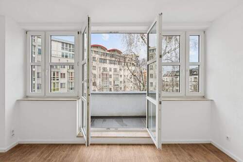 Der Balkon lädt zum Frühstückskaffee ein - 