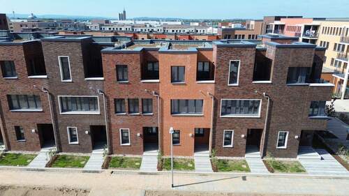 Frontansicht Steinworth.JPG - 5 Zimmer Mehrfamilienhaus, Wohnhaus zur Miete in Hannover