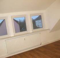 Neu renovierte 3 12 Zi.- Dachgesch.-Whg. nähe Eisen-Schrader in Northeim
