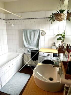 Bad mit Wanne - 