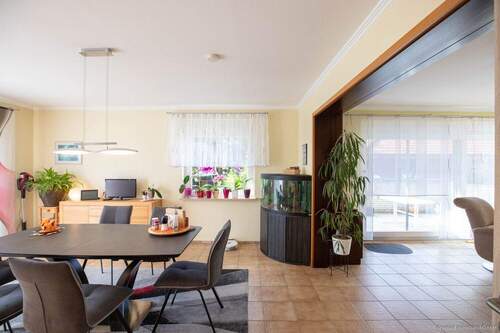 Übergang vom Essbereich zum Wohnzimmer - 