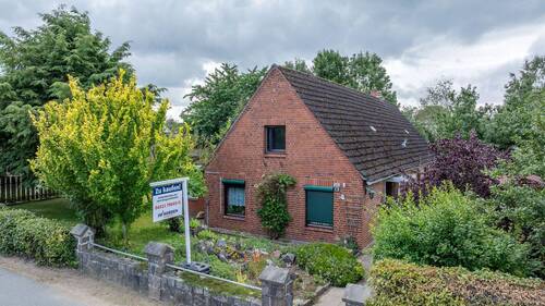 Blick auf das Wohnhaus - Wohnhaus mit zwei Baugrundstücken in Kreuzfeld