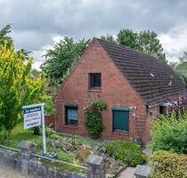 Wohnhaus mit zwei Baugrundstücken in Kreuzfeld