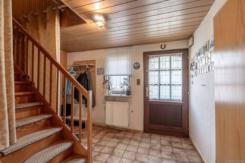 vorderer Wohnbereich,Flur - Einfamilienhaus mit 111,60 m² in Kreuzfeld zum Kaufen