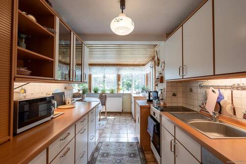 vorderer Wohnbereich, Küche und Veranda - 