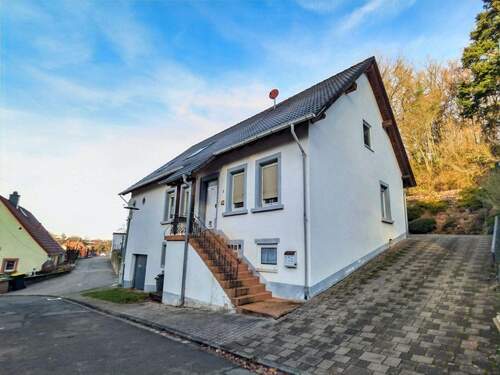 Seitlicher Blick - 6 Zimmer Einfamilienhaus in Kaiserslautern