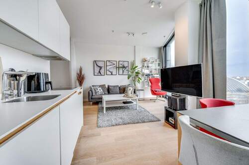 Moderner Wohnbereich - AIGNER - Wohnen über den Dächern: Modernes 1,5-Zimmer-Apartment mit einzigartigem Ausblick