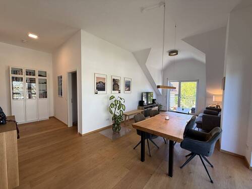 Essen und Flur - 3 Zimmer Etagenwohnung in Kirchheim bei München