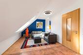 Wohnzimmer mit offener Küche - 