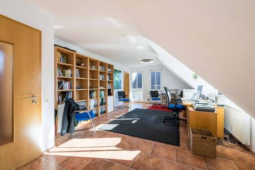 Wohnzimmer mit offener Küche - 