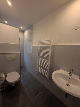 modernes Badezimmer - 