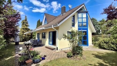 Frontansicht mit Garten - 4 Zimmer Einfamilienhaus zum Kaufen in Dohma