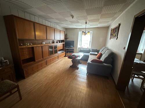 tempImageRGtQza.jpg - Großes Wohnhaus mit Doppelgarage