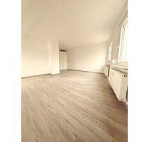 Erstbezug nach Sanierung - 4,5-Zimmer-Wohnung mit Balkon, Gartenanteil, 2 Stellplätzen - Sulzbach am Main