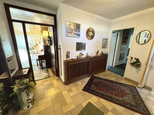 Eingangsbereich - Bungalow mit 120,00 m&sup2; in Leverkusen zum Kaufen