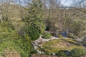 Parkähnliche Anlage mit Teich - 