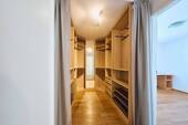 Ankleidebereich mit Blick zum Schlafzimmer - 