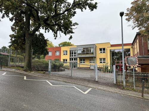 Schule (200m) - 