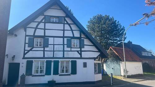 Außenansicht - Moderne Technik hinter historischen Mauern - Denkmal - absolutes Unikat