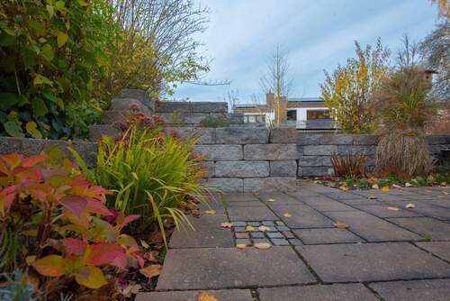 Außenanlage - 5 Zimmer Doppelhaushälfte zum Kaufen in Usingen