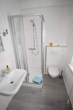 G-WC mit Dusche EG - 