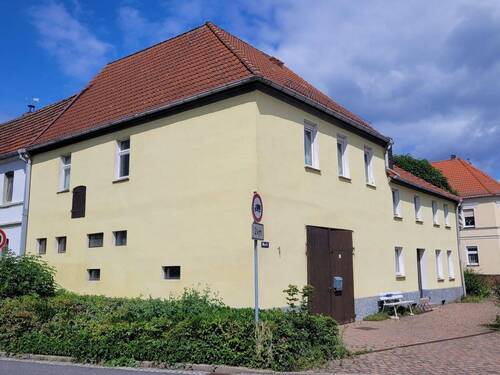 Seitenansicht des Hauses - 8 Zimmer Einfamilienhaus in Wahrenbrück