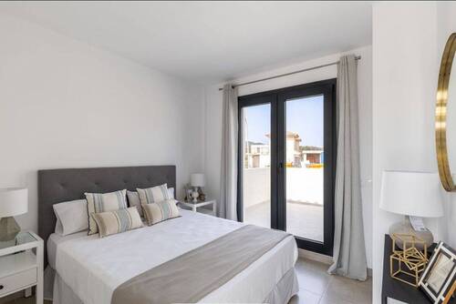 Hauptschlafzimmer mit Balkonzugang - 