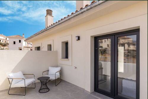 Sonniger Balkon zum Genießen der Morgensonne - 