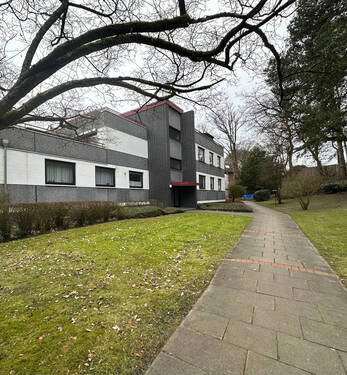 Zugang zur Wohnanlage - Ruhige Wohnung in Eißendorf - 275.000,00&nbsp;EUR Kaufpreis, ca.&nbsp; 77,00&nbsp;m&sup2;&nbsp;Wohnfl&auml;che