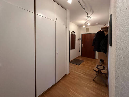 Flur mit Einbauschräken - 