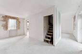 Erdgeschoss: Treppenaufgang - 2 Zimmer Einfamilienhaus zum Kaufen in Hochstätten