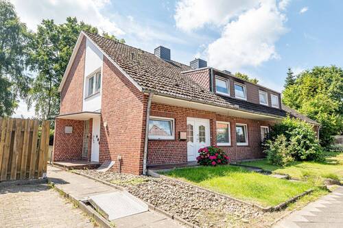 Vorderansicht - Reserviert - Gemütliches Wohnen unterm Dach - Stilvolle 3-Zimmer-Wohnung mit Charme