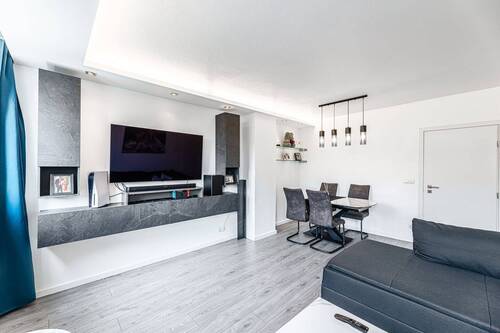 Wohnzimmer - 4 Zimmer Etagenwohnung zum Kaufen in Nürnberg