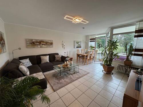 Wohnzimmer 2 - Moderne 3 Zimmerwohnung in gepflegtem Mehrfamilienhaus Nähe Pahlkebad