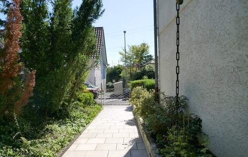 kurzer Weg zum Hauseingang - 4 Zimmer Einfamilienhaus zum Kaufen in Niedernhausen