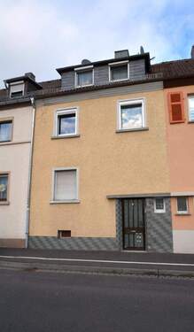 Außenansicht - Älteres vermietetes Reihenmittelhaus in Aschaffenburg-Damm