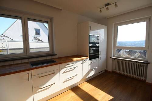 Küche mit einer sehr modernen Einbauküche - 