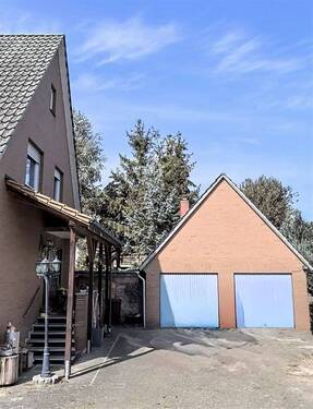 mit Nebengebäude - 8 Zimmer Mehrfamilienhaus, Wohnhaus zum Kaufen in Barnstorf